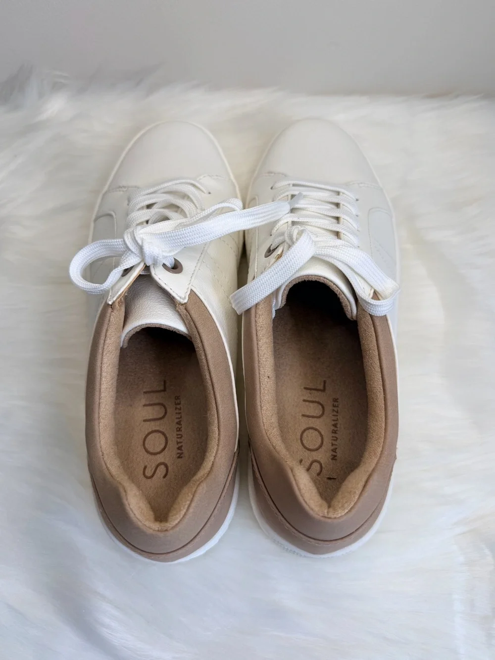 NIB SOUL Natralizer Neela Smooth Faux Leather Lace-Up Sneakers White Taupe Sz. 7
